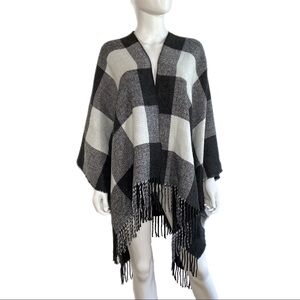 Jane & Berry Gray & White Plaid Fringed Soft Poncho Sweater
